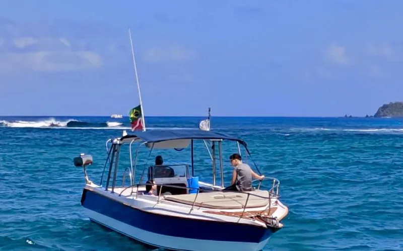 Lancha da Zoe — lancha privativa em Fernando de Noronha