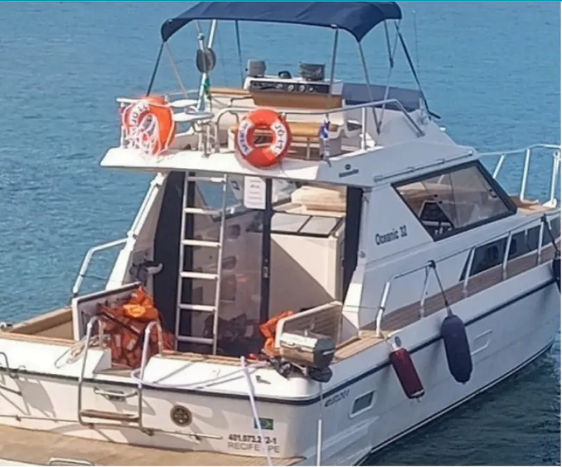 Barco da Nanda — lancha privativa em Fernando de Noronha